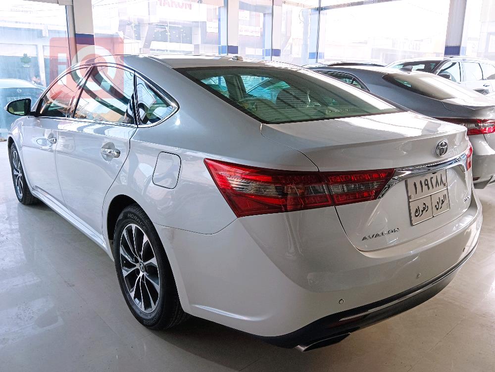 تويوتا أفالون